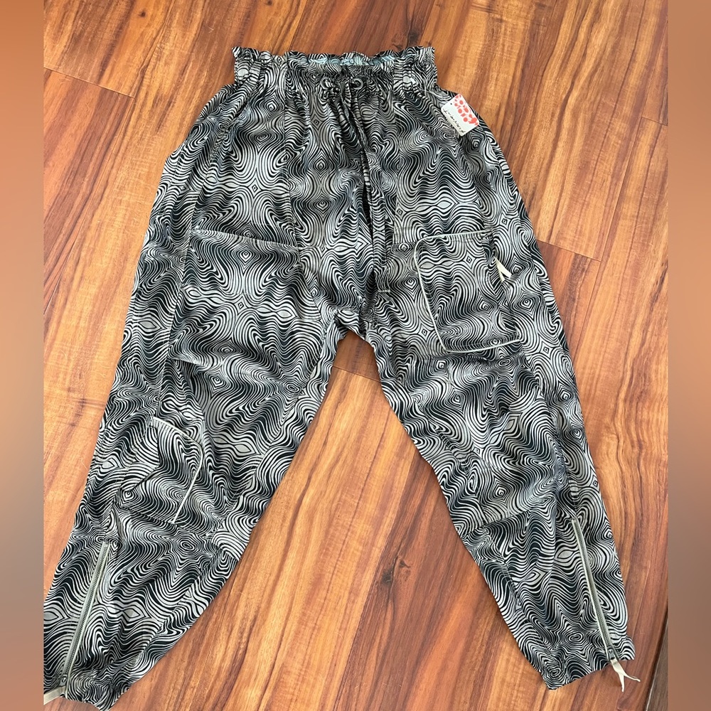 Free people intimate harem jogger in size XS  NWT💕💕🛒🛒